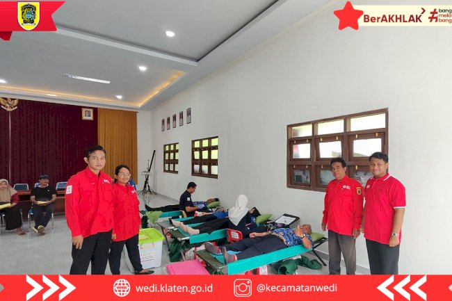 Sinergi Kemanusiaan di Wedi: PMI dan Pemerintah Kecamatan Wedi Gelar Donor Darah Semarakkan Harkitnas